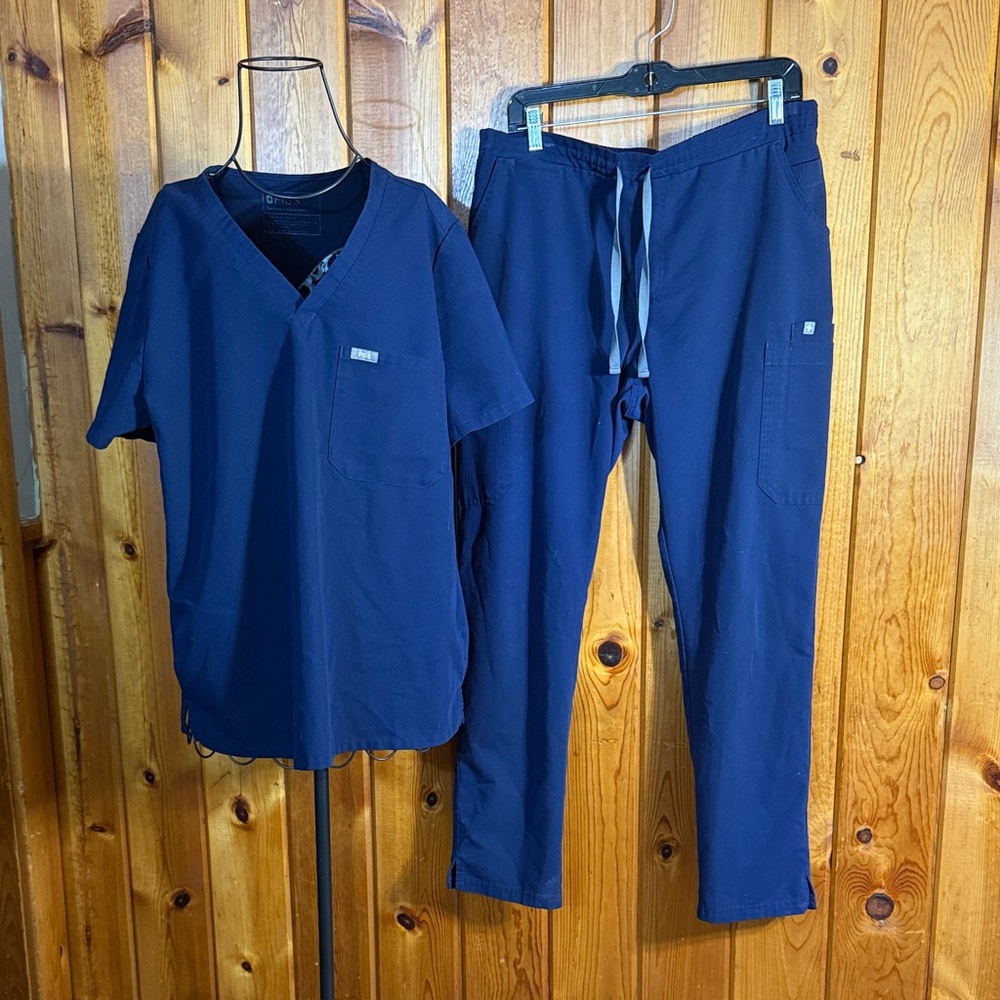 Figs Technical Collection in Deep Blue Nurse scrubs size large 2 piece set - Picture 2 of 14